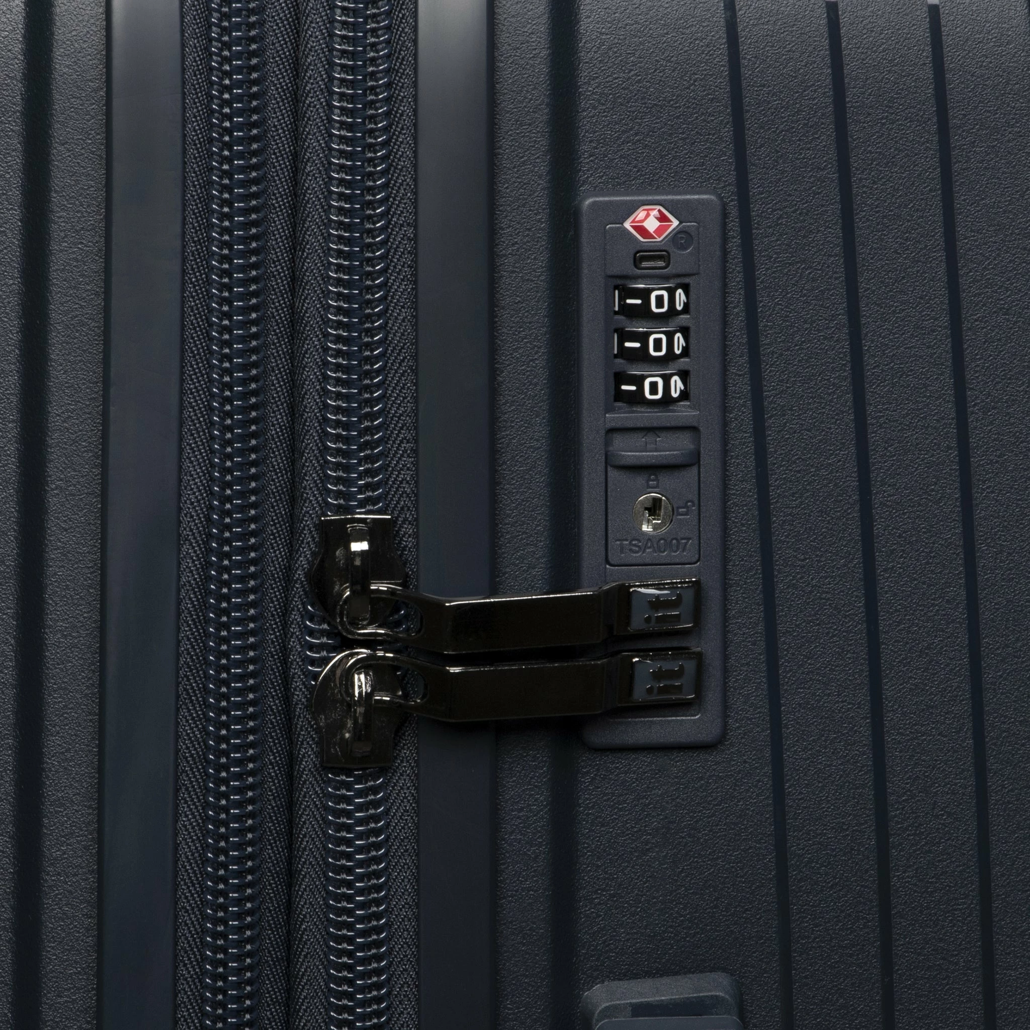 IT Luggage Spontaneous - Medium Plus (Blueberry) 9 IT Luggage Spontaneous - Medium Plus (Blueberry) - Image 7