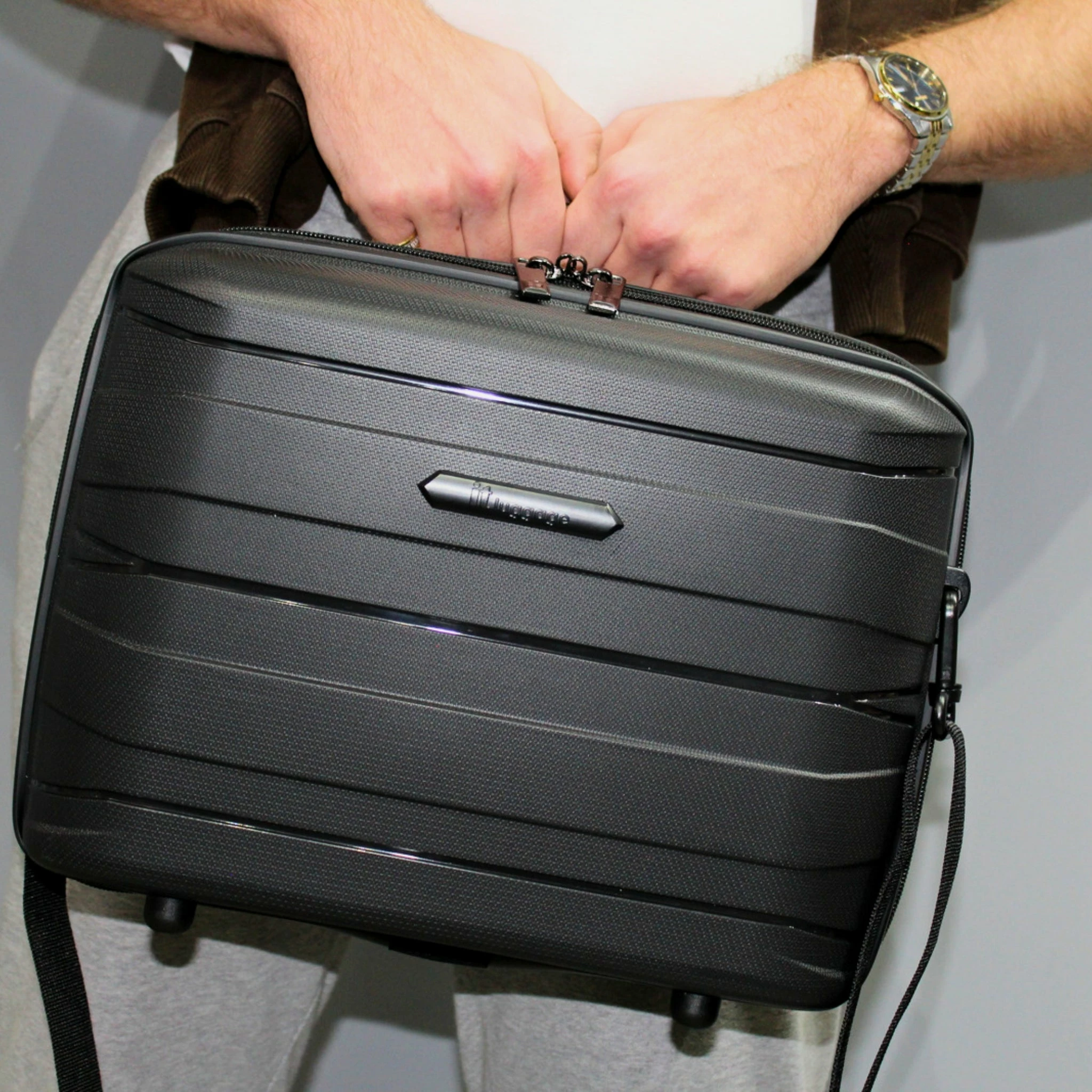 IT Luggage Momentous - Vanity Case (Black) 7 IT Luggage Momentous - Vanity Case (Black) - Image 5