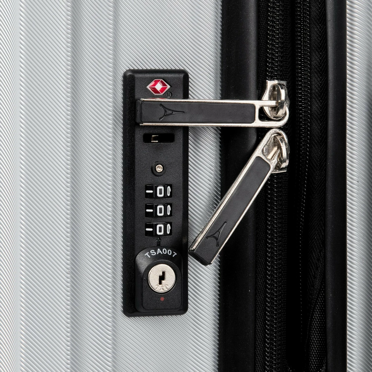 Travelpro Maxlite Air Expandable Cabin Suitcase - 55cm 10 Travelpro Maxlite Air Expandable Cabin Suitcase - 55cm - Image 8