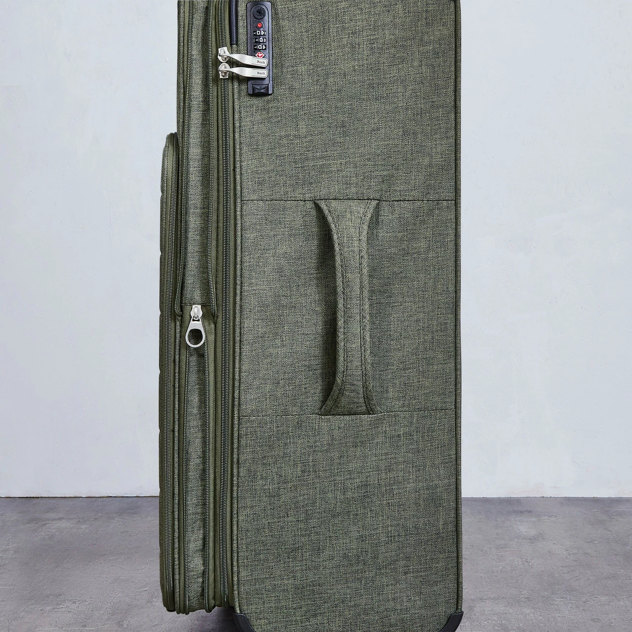 Rock Rocklite DLX 4 Wheel Expandable Medium Suitcase - 68cm 12 Rock Rocklite DLX 4 Wheel Expandable Medium Suitcase - 68cm - Image 10