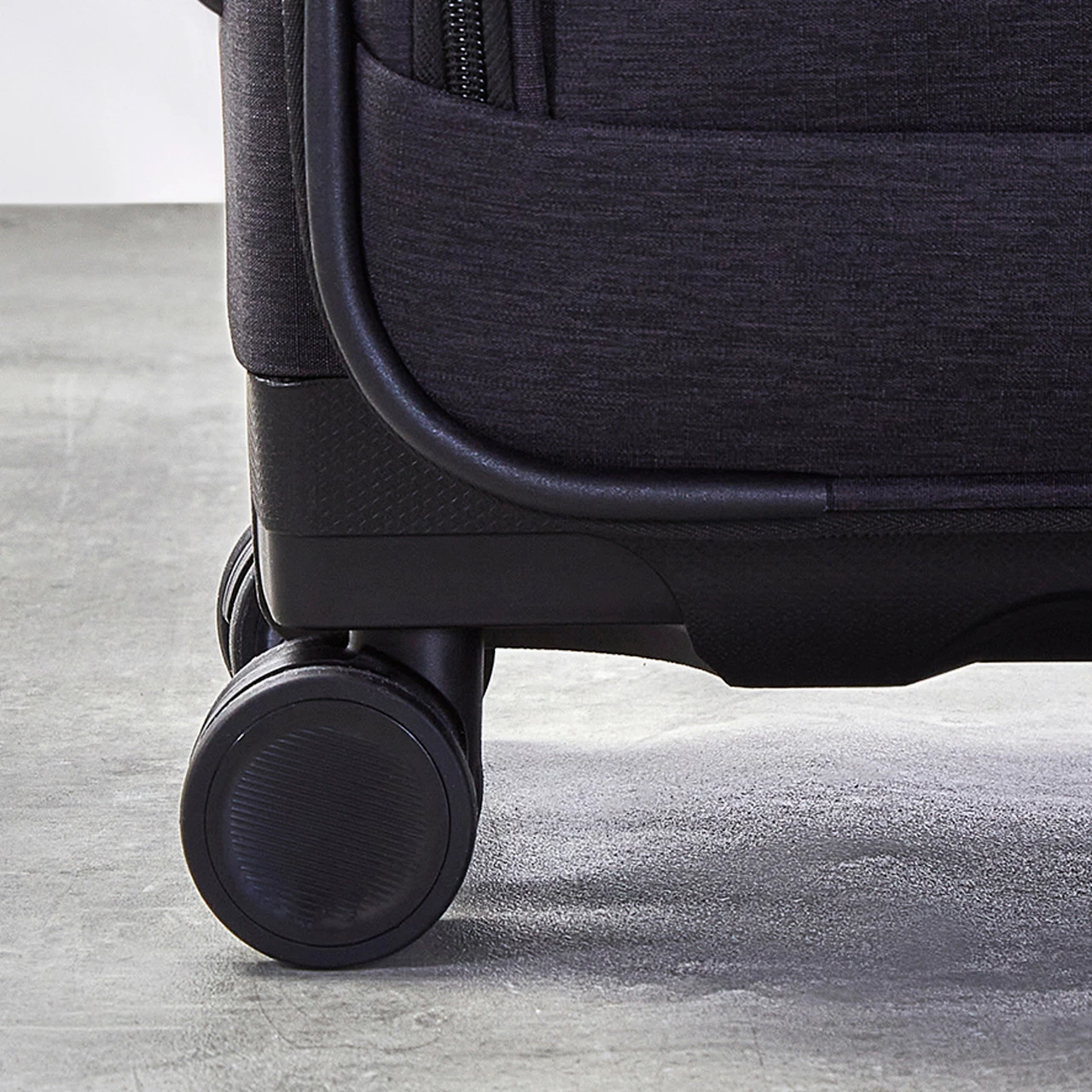 Rock Parker 4 Wheel Exp Medium Suitcase - 65cm 10 Rock Parker 4 Wheel Exp Medium Suitcase - 65cm - Image 8