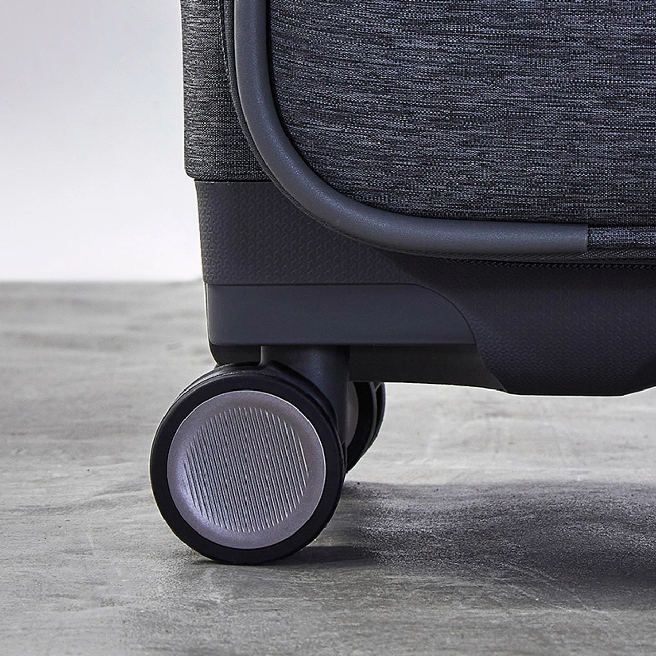 Rock Parker 4 Wheel Exp Medium Suitcase - 65cm 18 Rock Parker 4 Wheel Exp Medium Suitcase - 65cm - Image 16