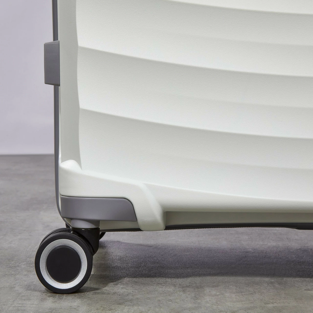 Rock Sunwave 4 Wheel Exp Large Suitcase - 79cm 8 Rock Sunwave 4 Wheel Exp Large Suitcase - 79cm - Image 6