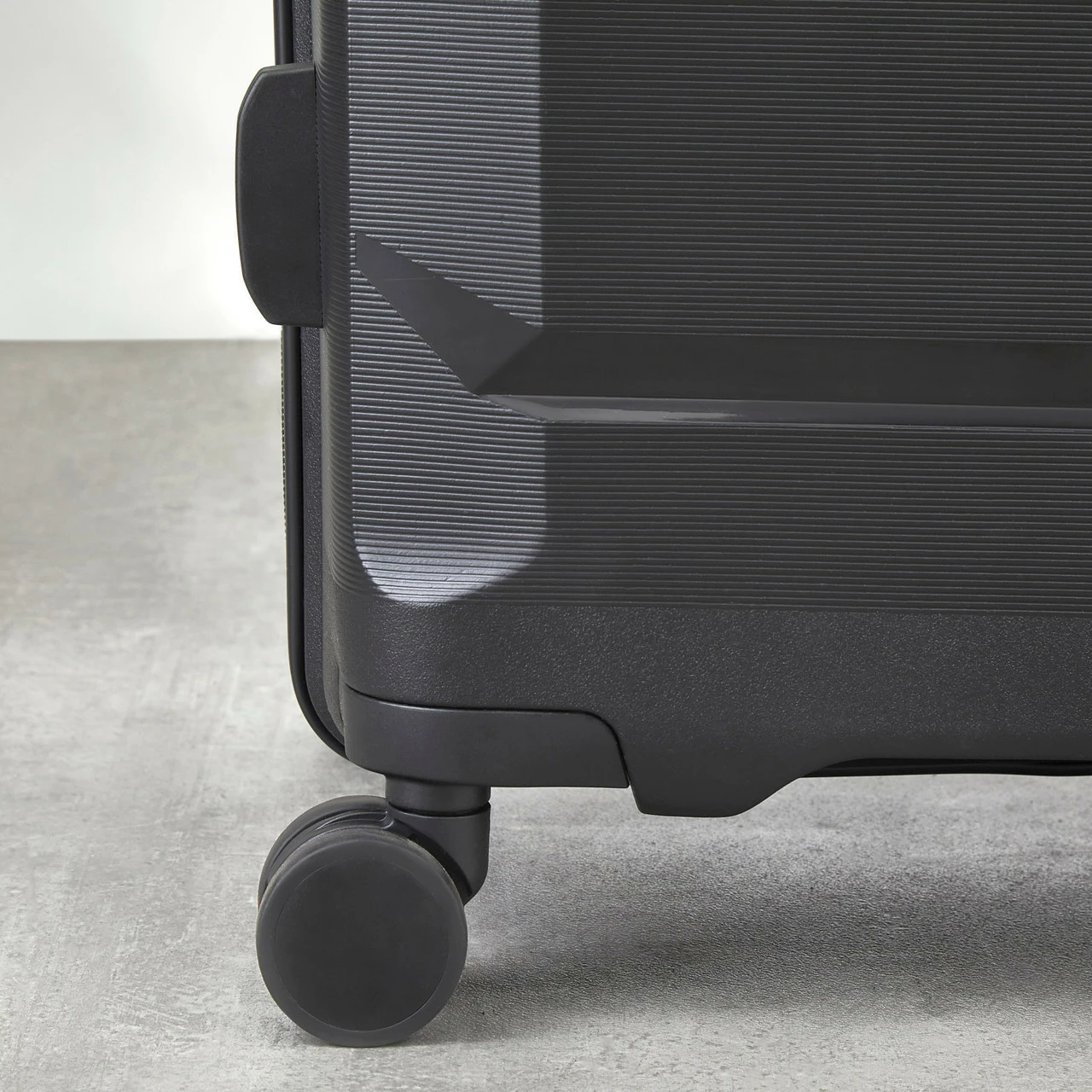 Rock Tulum 4 Wheel Exp Large Suitcase - 78cm 15 Rock Tulum 4 Wheel Exp Large Suitcase - 78cm - Image 13