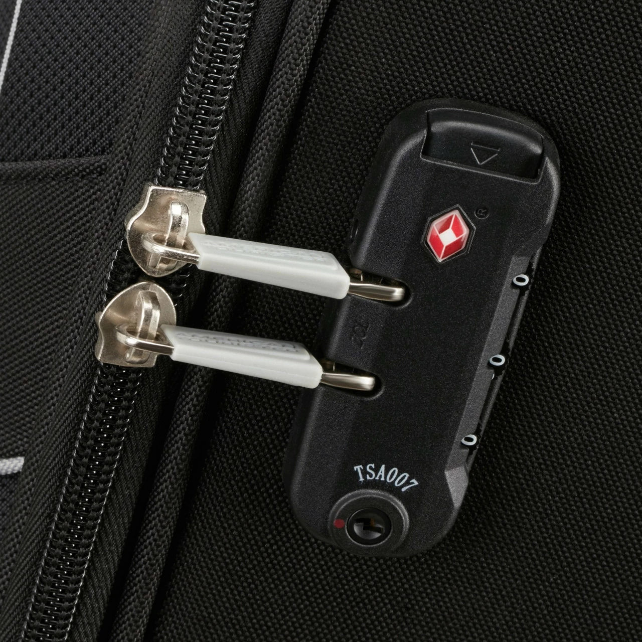 American Tourister Holiday Heat 4 Wheel Suitcase - 79cm 7 American Tourister Holiday Heat 4 Wheel Suitcase - 79cm - Image 5