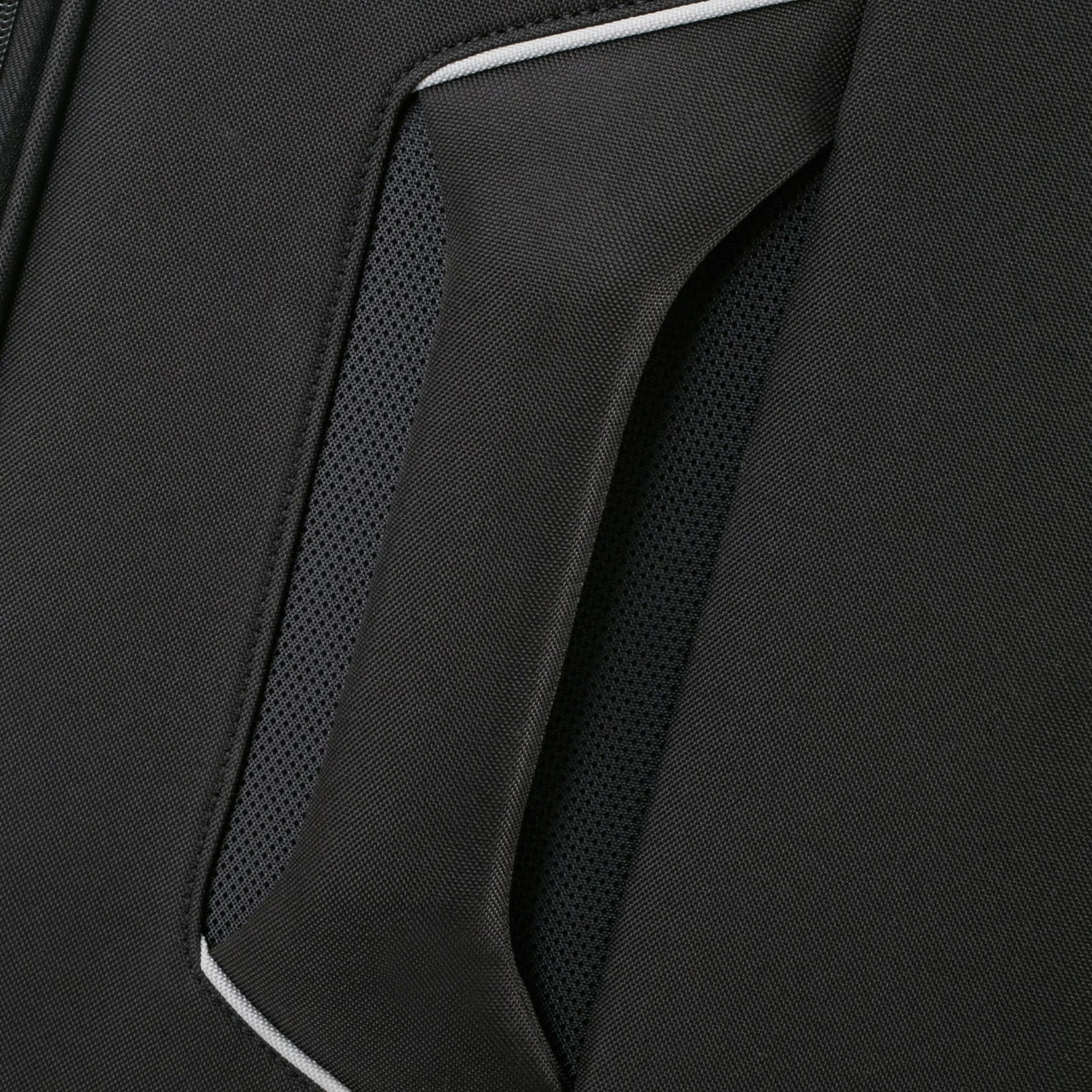 American Tourister Holiday Heat 4 Wheel Suitcase - 79cm 10 American Tourister Holiday Heat 4 Wheel Suitcase - 79cm - Image 8