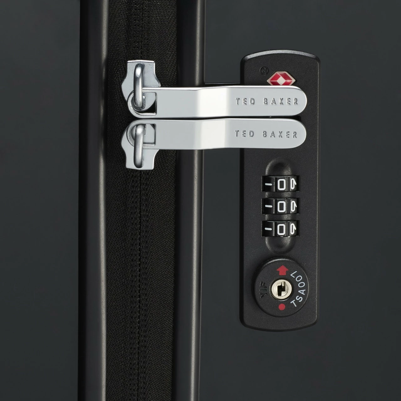 Ted Baker Take Flight 4 Wheel Medium Suitcase - 69cm 11 Ted Baker Take Flight 4 Wheel Medium Suitcase - 69cm - Image 9